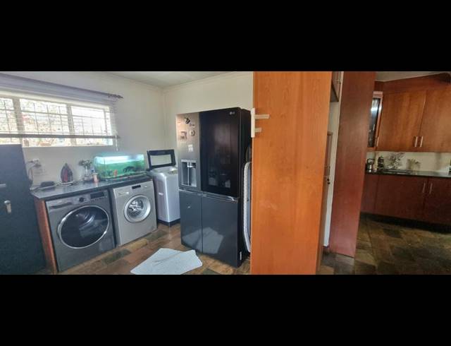 5 BEDROOM HOUSE FOR SALE IN ZWARTKOP